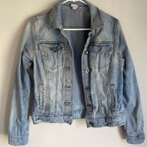 Women’s jean jacket size Medium Merona. Super cute!Barely worn